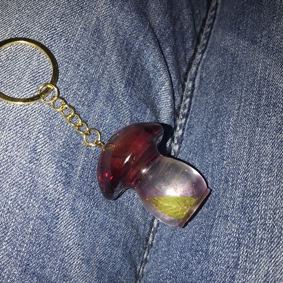 Epoxy mushroom 🍄 keychain grapes 🍇 leaves New - Picture 3 of 6